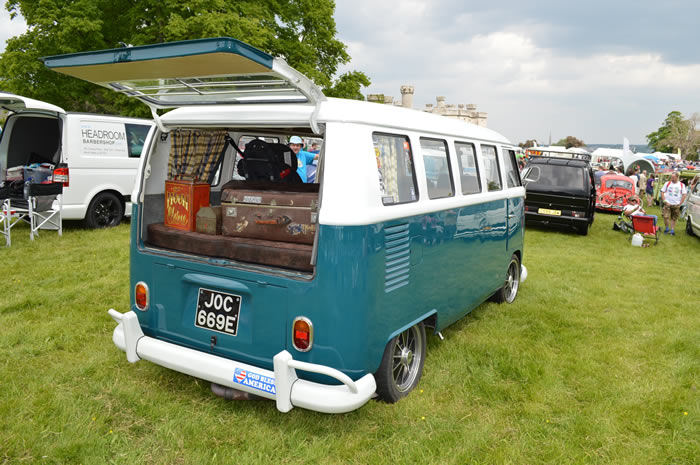 Vehicule utilitaire de voyage